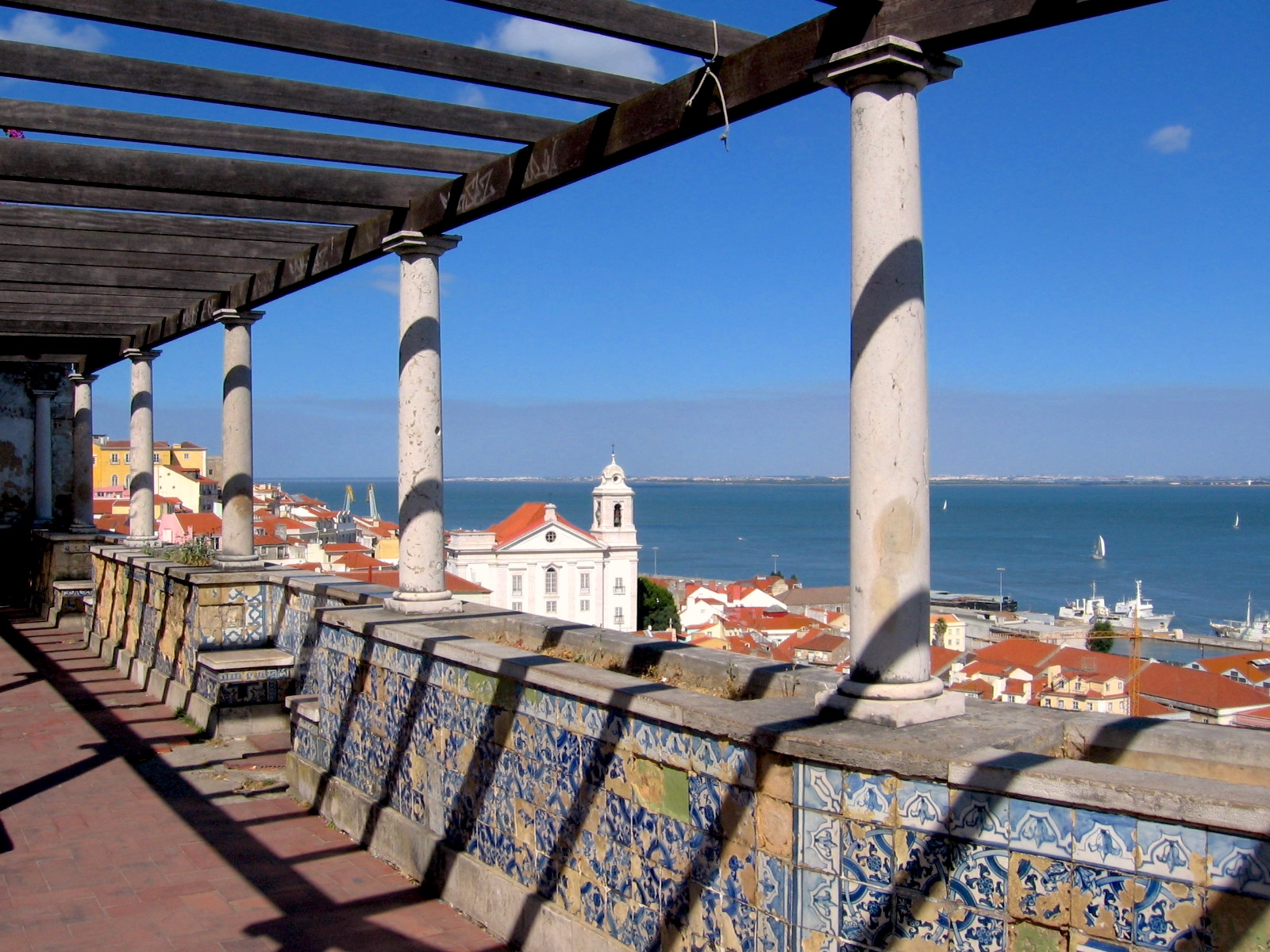 Miradouro de Santa Luzia Lisbona